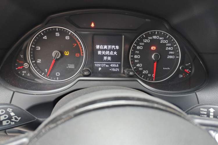 Used Audi Q5 2013 40 TFSI Ambition Odometer Close Up