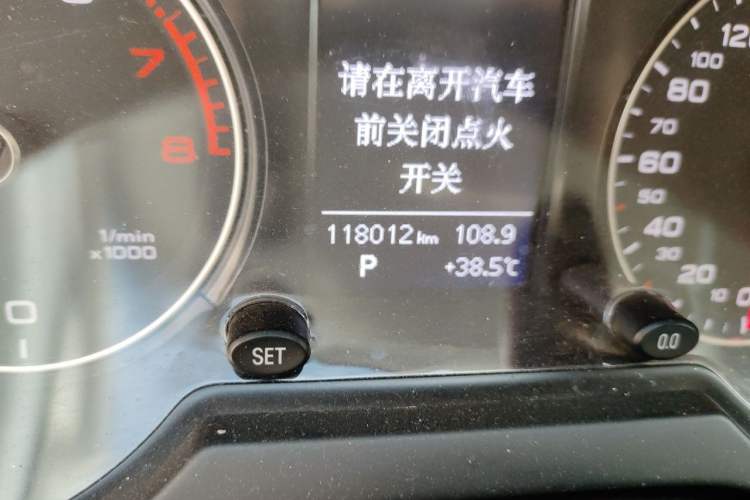 Used Audi Q5 2013 40 TFSI Technology Edition Odometer Close Up