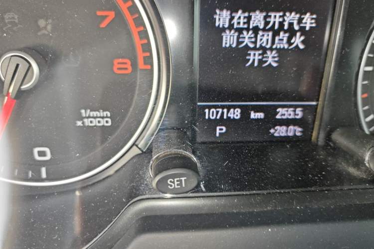Used Audi Q5 2013 40 TFSI Comfort Edition Odometer Close Up