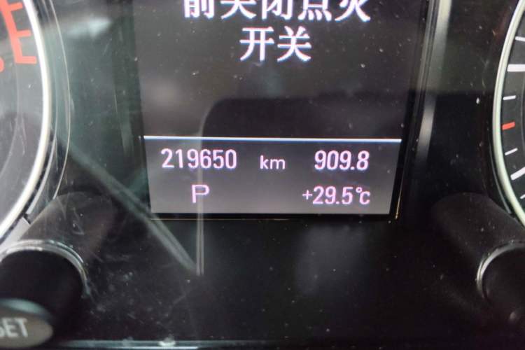 Used Audi Q5 2013 40 TFSI Comfort Edition Odometer Close Up