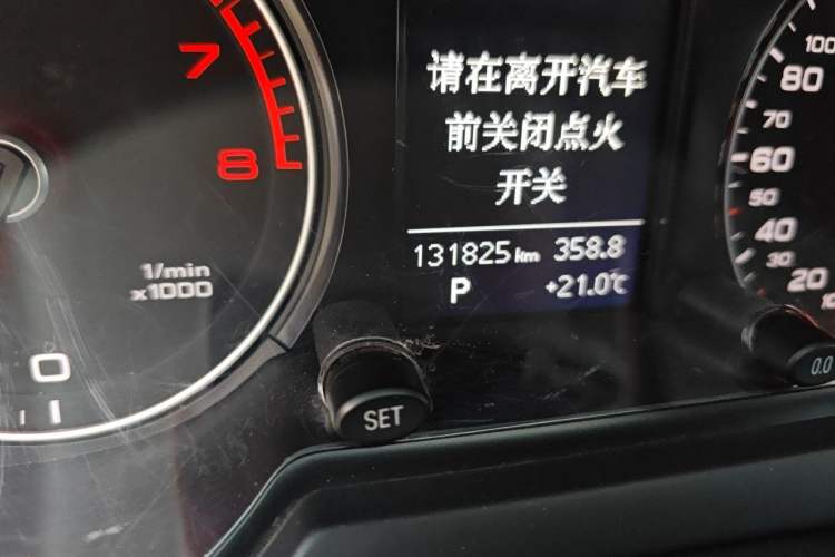 Used Audi Q5 2013 40 TFSI Technology Edition Odometer Close Up