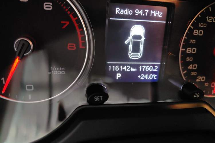 Used Audi Q5 2013 40 TFSI Ambition Odometer Close Up