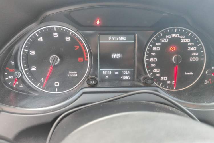 Used Audi Q5 2013 40 TFSI Ambition Odometer Close Up