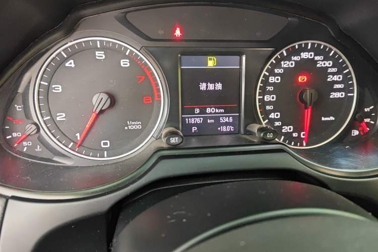 Used Audi Q5 2013 40 TFSI Technology Edition Odometer Close Up