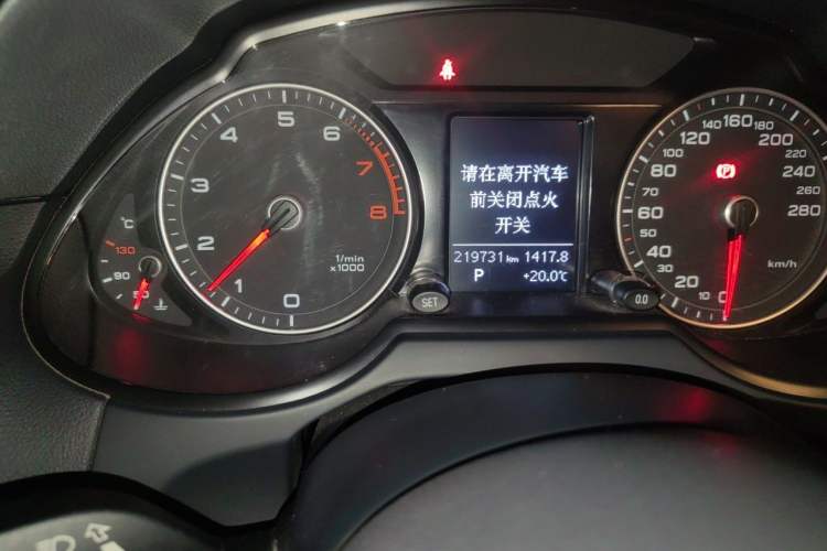 Used Audi Q5 2013 40 TFSI Ambition Odometer Close Up