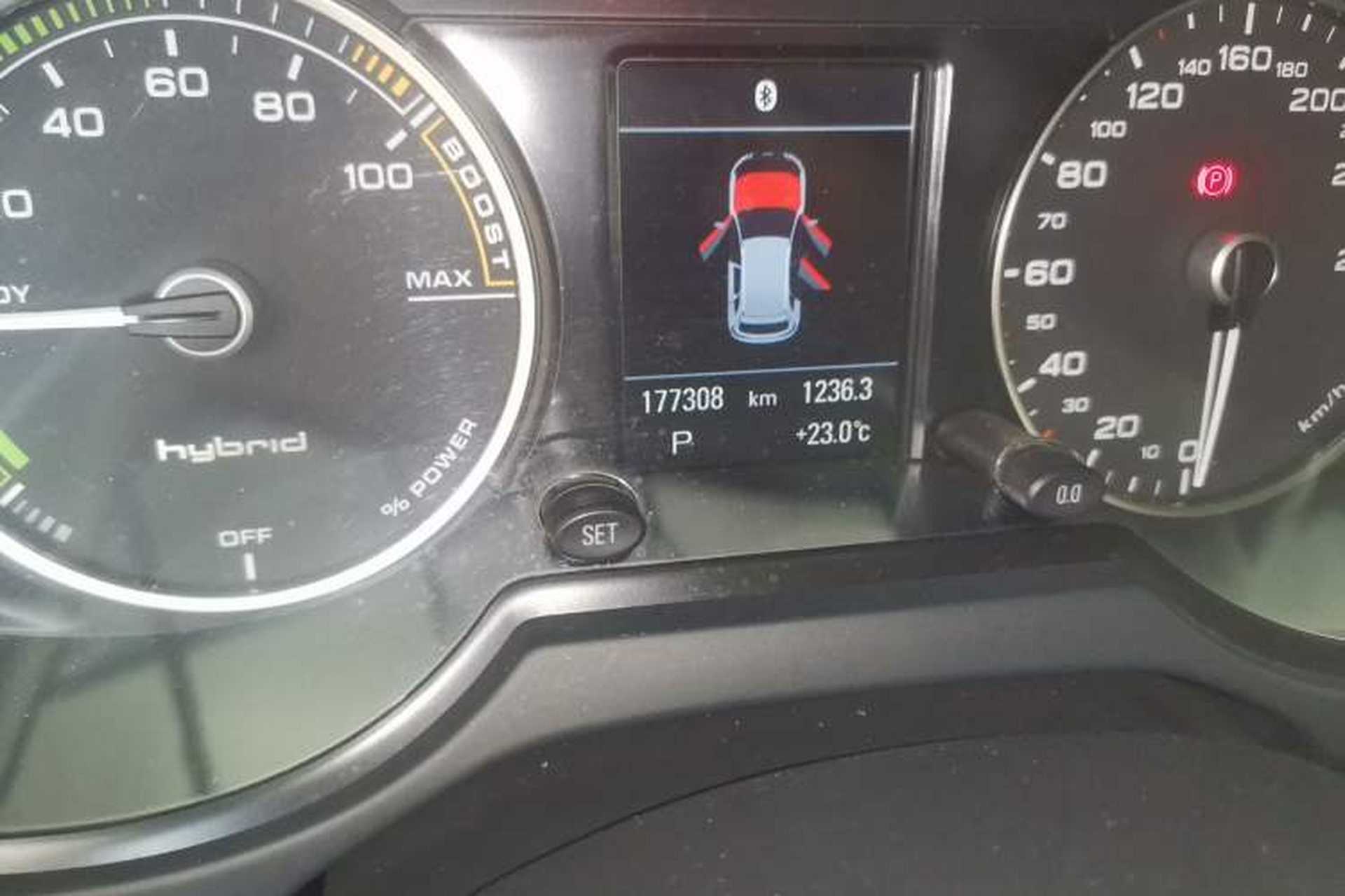 Used Audi Q5 2013 40 TFSI hybrid Odometer Close Up