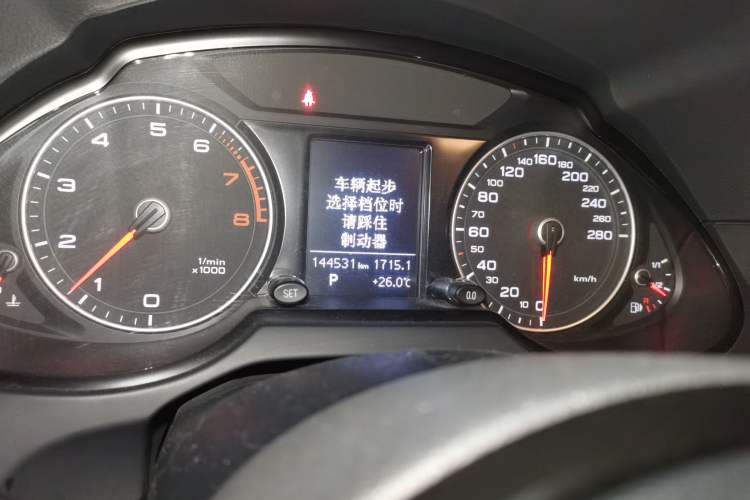 Used Audi Q5 2013 40 TFSI Technology Edition Odometer Close Up