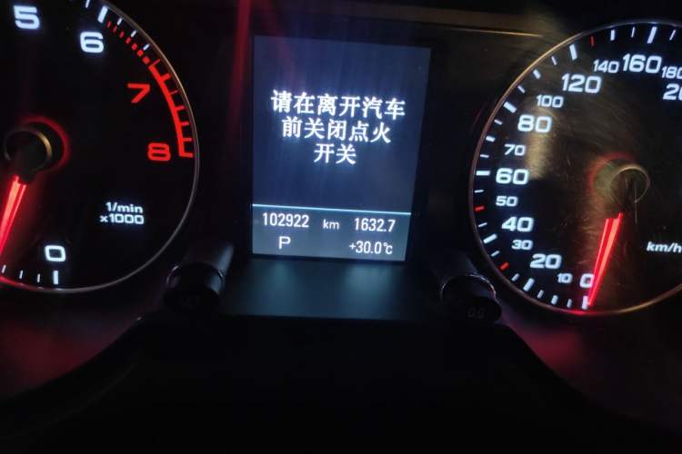 Used Audi Q5 2013 40 TFSI Comfort Edition Odometer Close Up