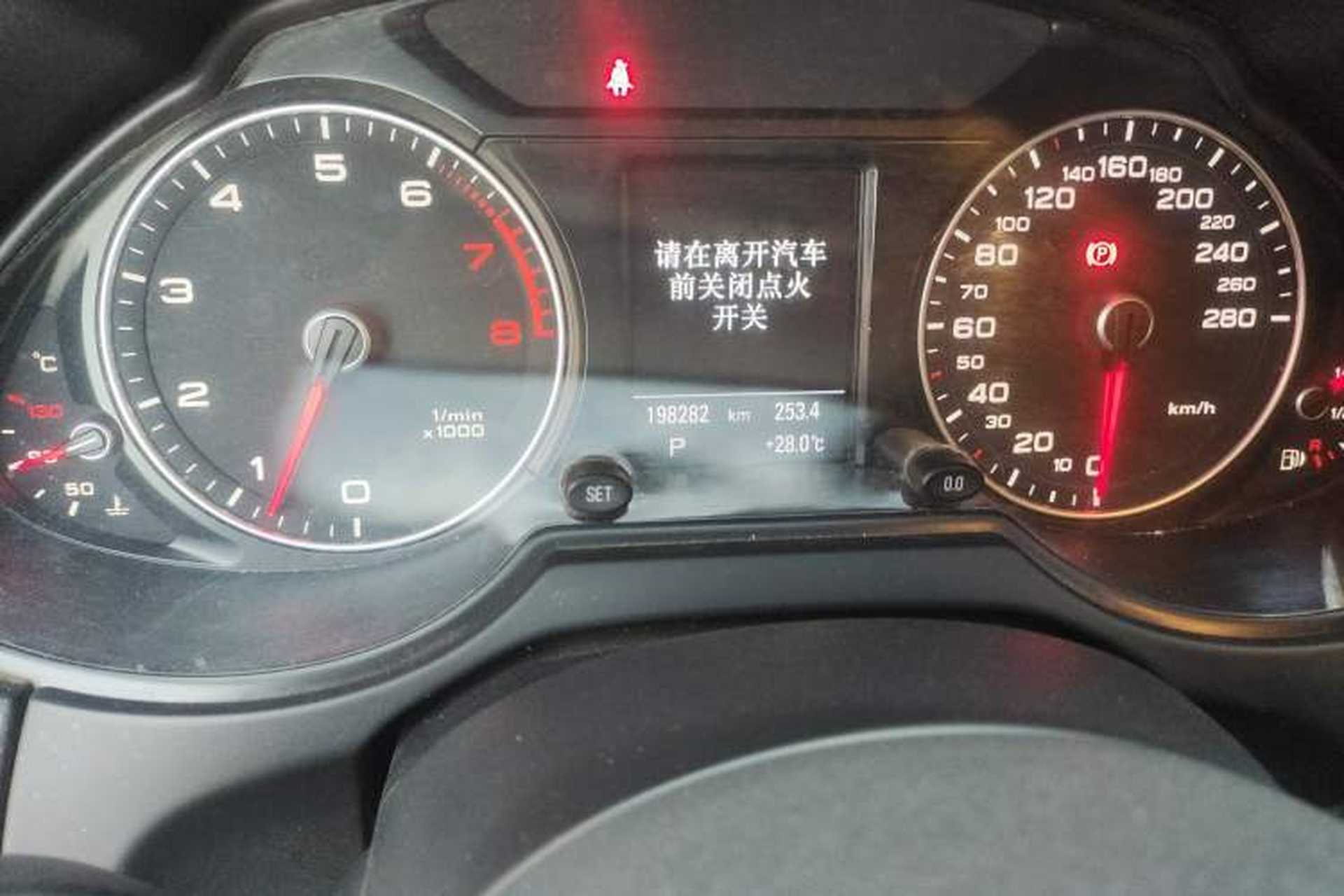 Used Audi Q5 2013 45 TFSI quattro Sport Edition Odometer Close Up