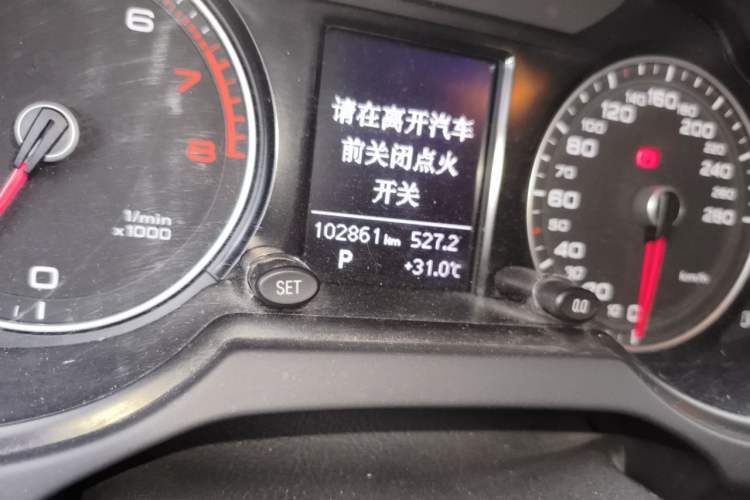 Used Audi Q5 2013 40 TFSI Technology Edition Odometer Close Up
