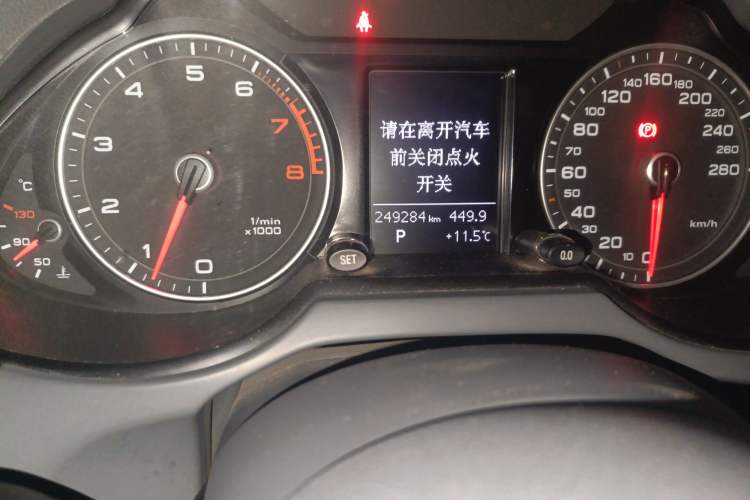 Used Audi Q5 2013 40 TFSI Ambition Odometer Close Up