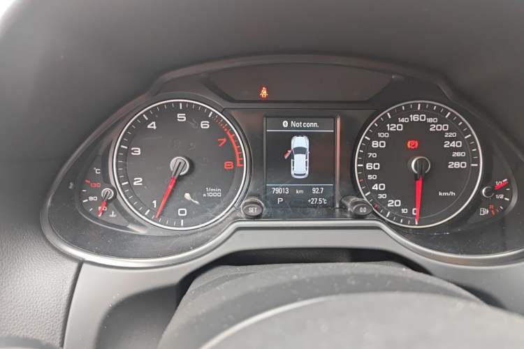 Used Audi Q5 2013 45 TFSI quattro Sport Edition Odometer Close Up