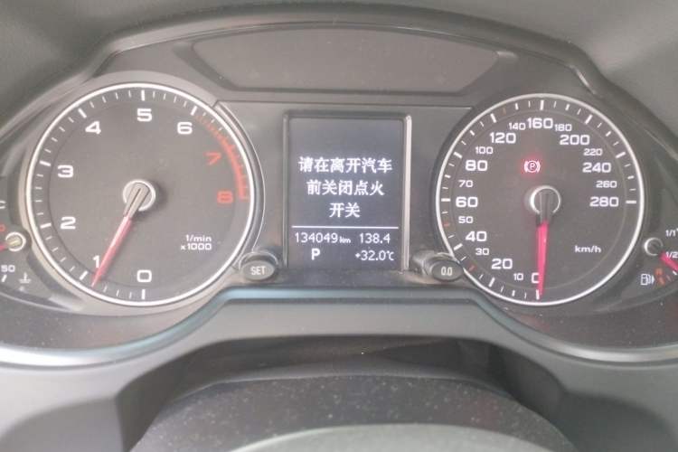 Used Audi Q5 2013 40 TFSI Technology Edition Odometer Close Up