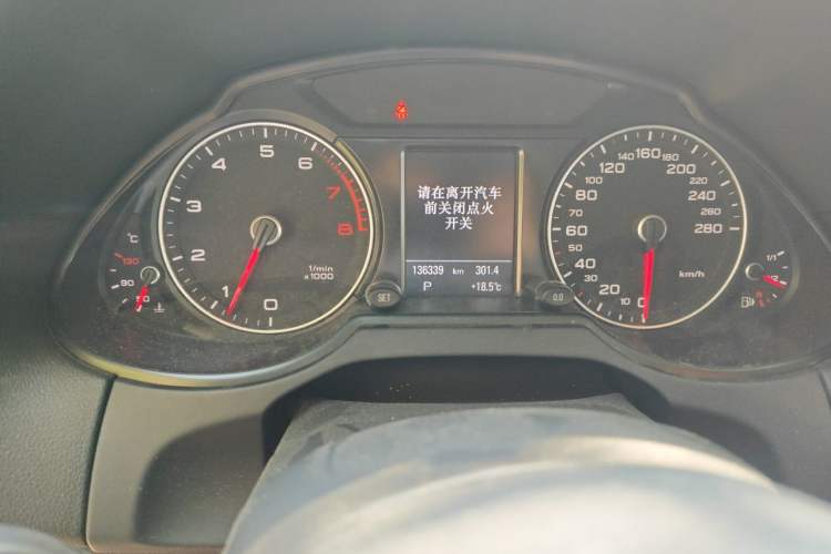 Used Audi Q5 2013 45 TFSI quattro Sport Edition Odometer Close Up