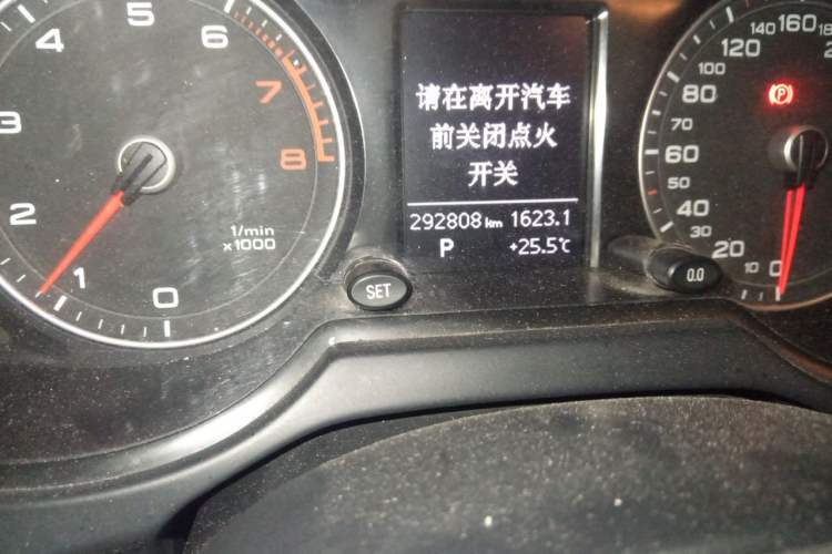 Used Audi Q5 2013 40 TFSI Technology Edition Odometer Close Up