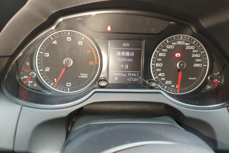 Used Audi Q5 2013 40 TFSI Technology Edition Odometer Close Up