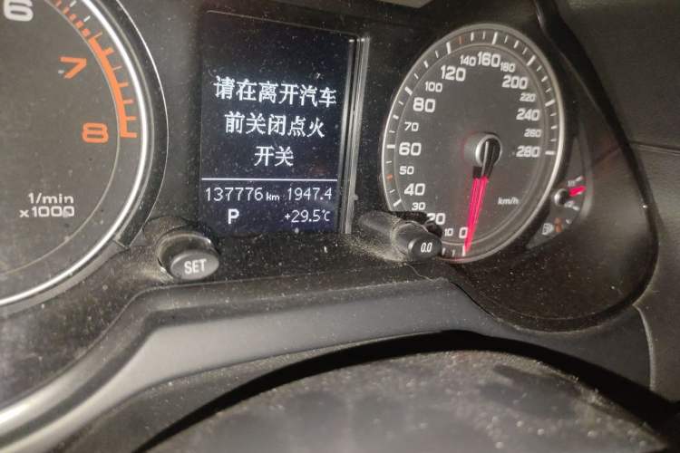 Used Audi Q5 2013 40 TFSI Ambition Odometer Close Up