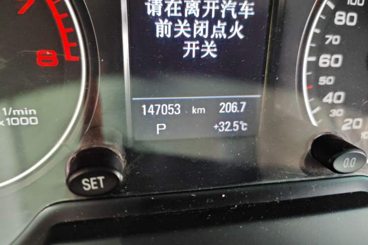Used Audi Q5 2013 40 TFSI Comfort Edition Odometer Close Up