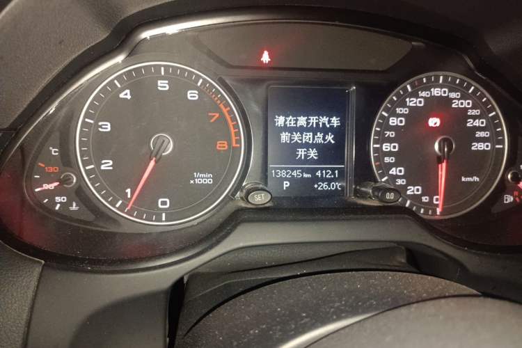 Used Audi Q5 2013 40 TFSI Technology Edition Odometer Close Up