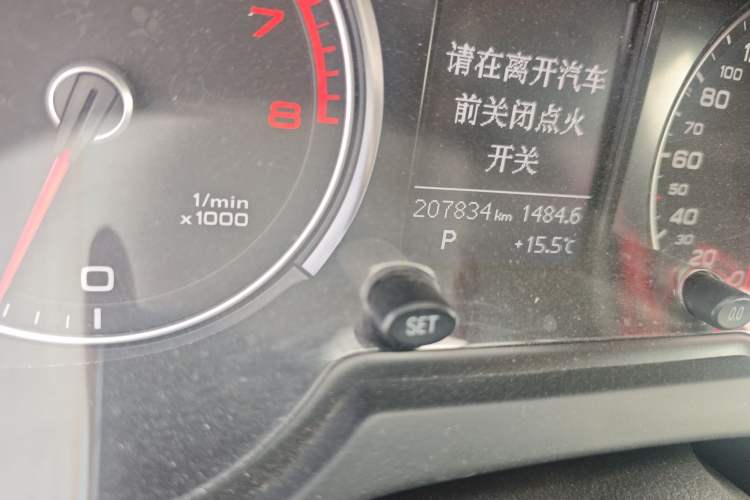 Used Audi Q5 2013 40 TFSI Technology Edition Odometer Close Up