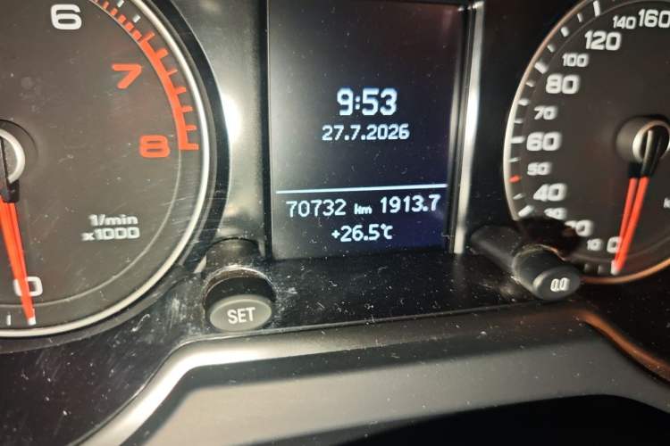 Used Audi Q5 2013 40 TFSI Technology Edition Odometer Close Up