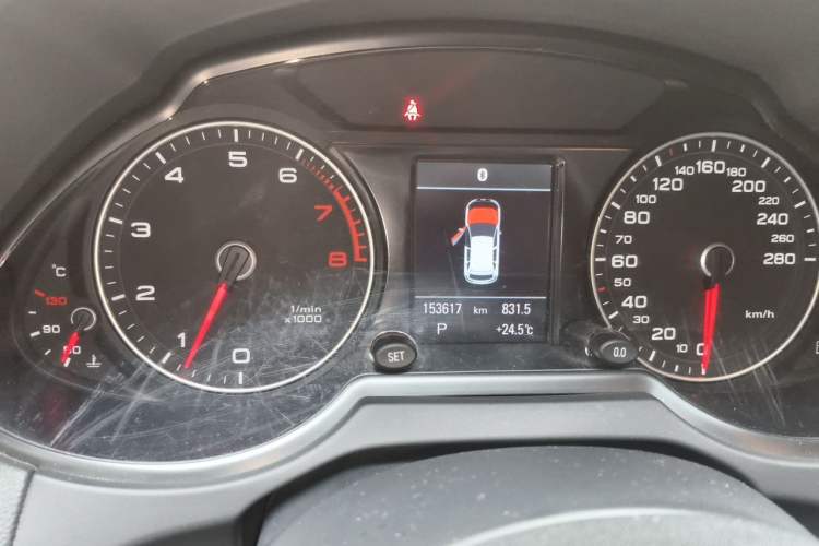 Used Audi Q5 2013 40 TFSI Dynamic Edition Odometer Close Up