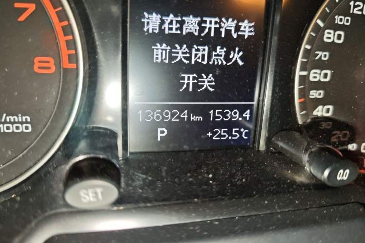 Used Audi Q5 2013 40 TFSI Ambition Odometer Close Up