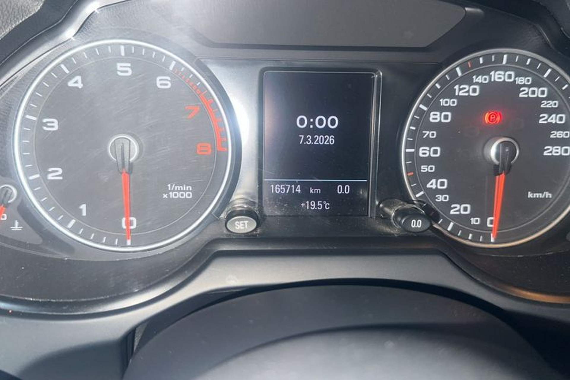 Used Audi Q5 2013 40 TFSI Comfort Edition Odometer Close Up