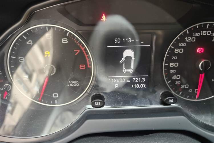 Used Audi Q5 2013 40 TFSI Technology Edition Odometer Close Up