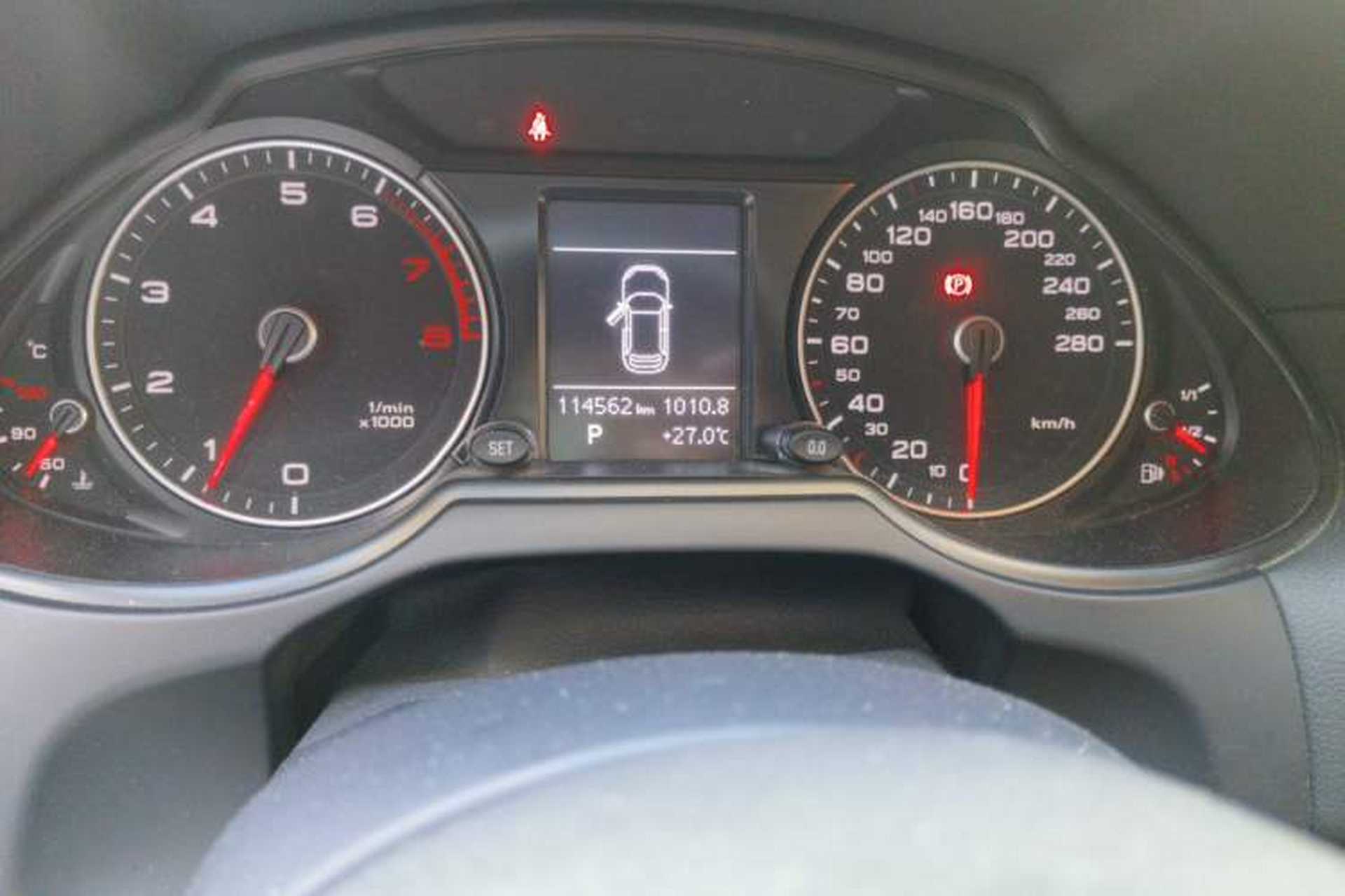 Used Audi Q5 2013 40 TFSI Ambition Odometer Close Up