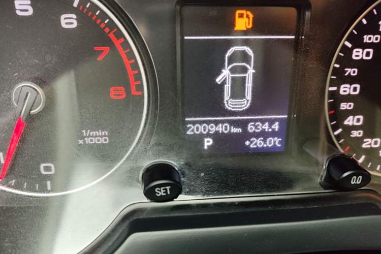 Used Audi Q5 2013 40 TFSI Ambition Odometer Close Up