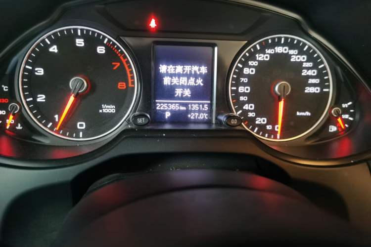 Used Audi Q5 2013 40 TFSI Technology Edition Odometer Close Up