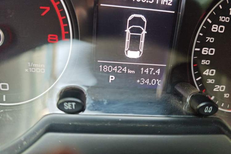 Used Audi Q5 2013 40 TFSI Technology Edition Odometer Close Up