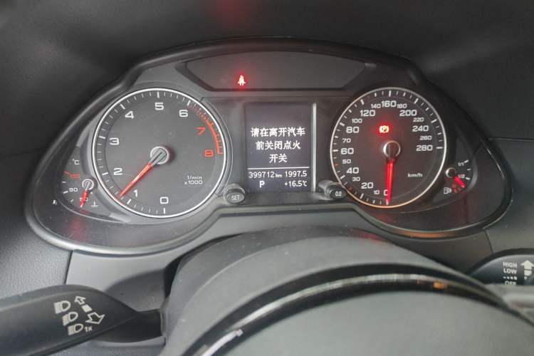 Used Audi Q5 2013 40 TFSI Technology Edition Odometer Close Up