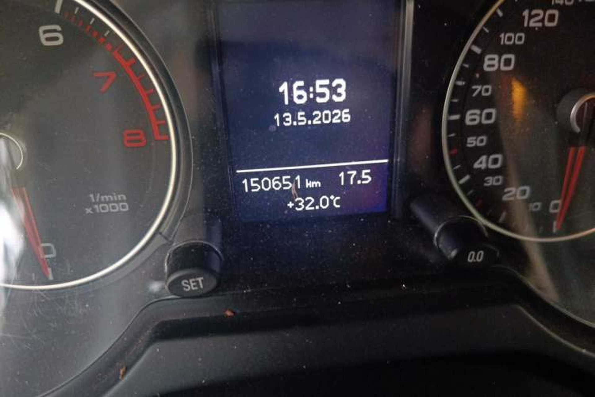 Used Audi Q5 2013 40 TFSI Ambition Odometer Close Up