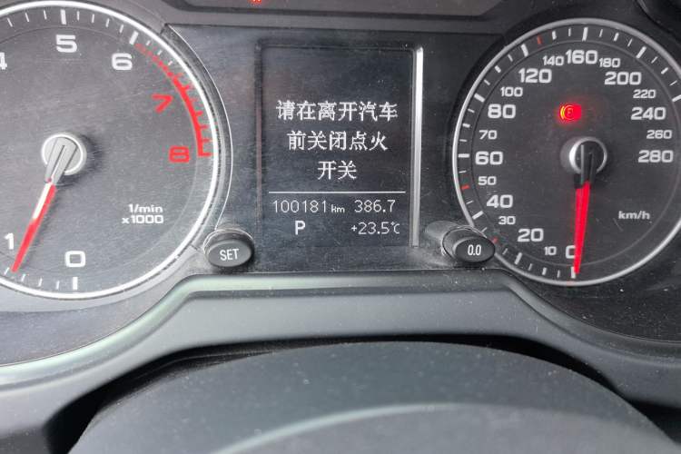 Used Audi Q5 2013 40 TFSI Technology Edition Odometer Close Up