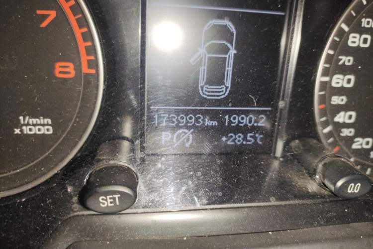 Used Audi Q5 2013 40 TFSI Ambition Odometer Close Up