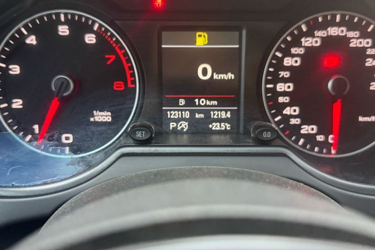 Used Audi Q5 2013 45 TFSI quattro Sport Edition Odometer Close Up