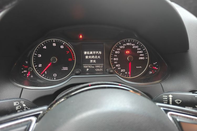 Used Audi Q5 2013 40 TFSI Technology Edition Odometer Close Up