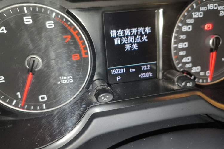 Used Audi Q5 2013 40 TFSI Technology Edition Odometer Close Up