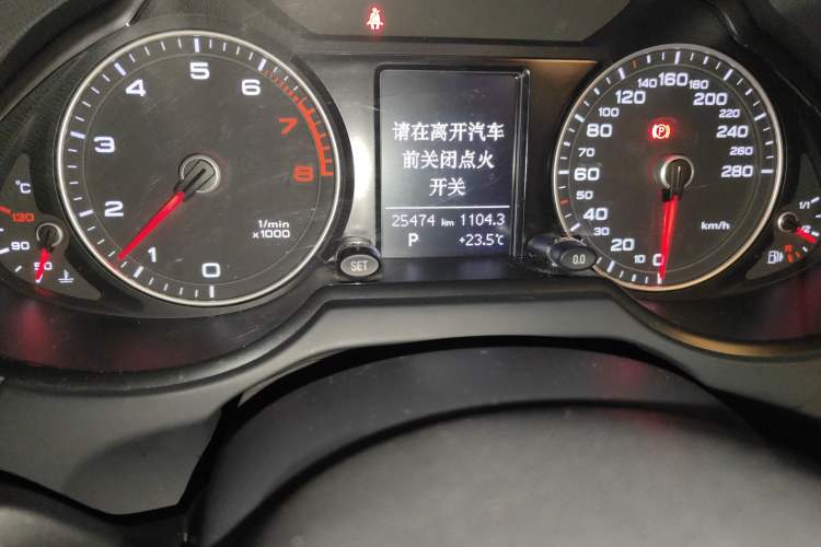 Used Audi Q5 2013 40 TFSI Technology Edition Odometer Close Up