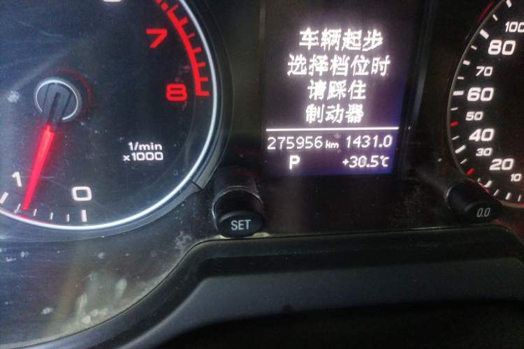 Used Audi Q5 2013 40 TFSI Ambition Odometer Close Up
