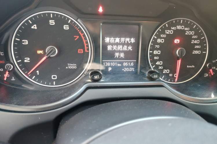 Used Audi Q5 2013 40 TFSI Technology Edition Odometer Close Up
