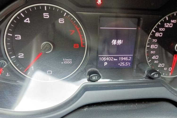 Used Audi Q5 2013 40 TFSI Technology Edition Odometer Close Up