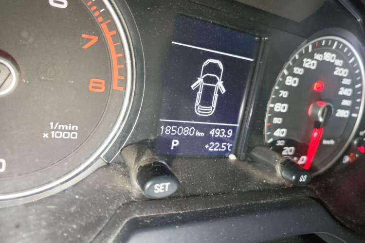 Used Audi Q5 2013 40 TFSI Technology Edition Odometer Close Up