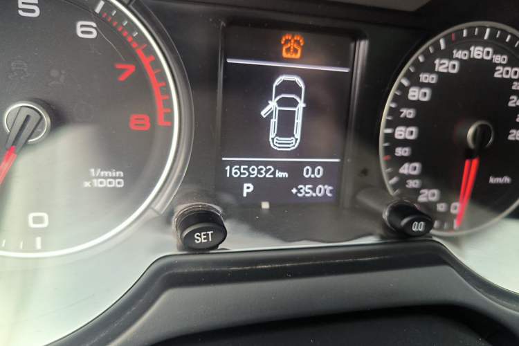 Used Audi Q5 2013 40 TFSI Technology Edition Odometer Close Up