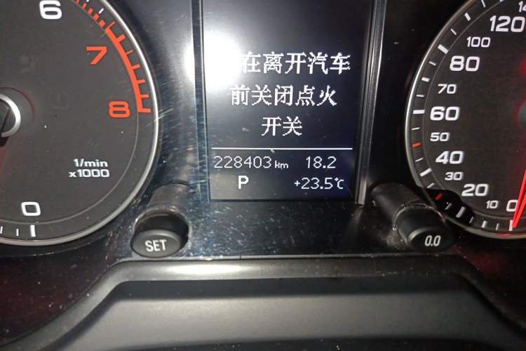 Used Audi Q5 2013 40 TFSI Technology Edition Odometer Close Up
