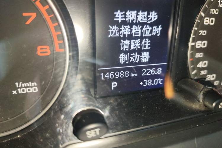 Used Audi Q5 2013 40 TFSI Ambition Odometer Close Up