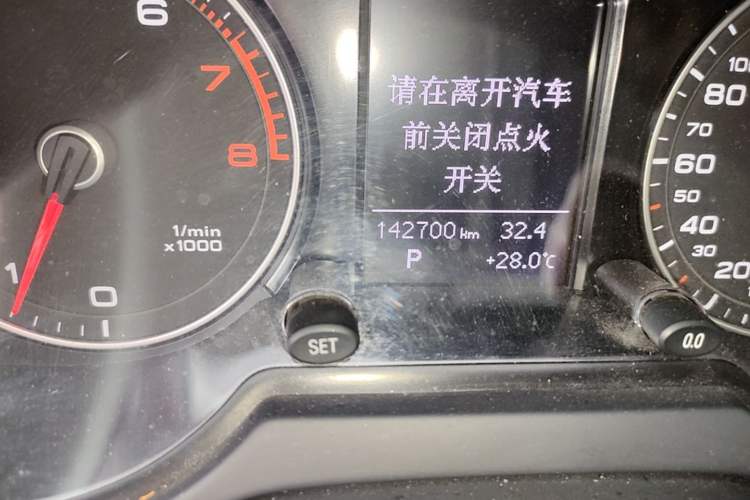 Used Audi Q5 2013 40 TFSI Technology Edition Odometer Close Up