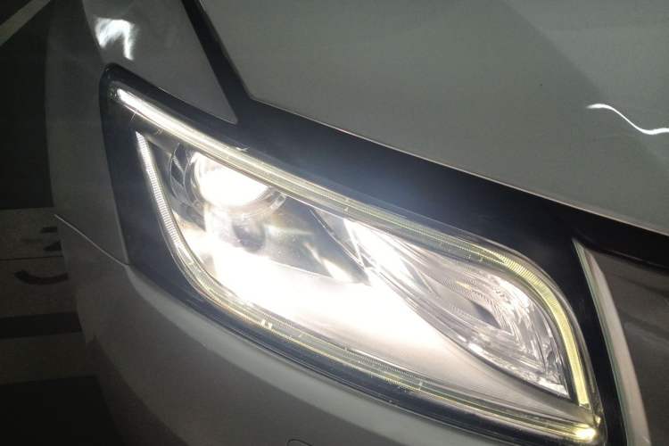 Used Audi Q5 2013 40 TFSI Ambition Right Front Headlight